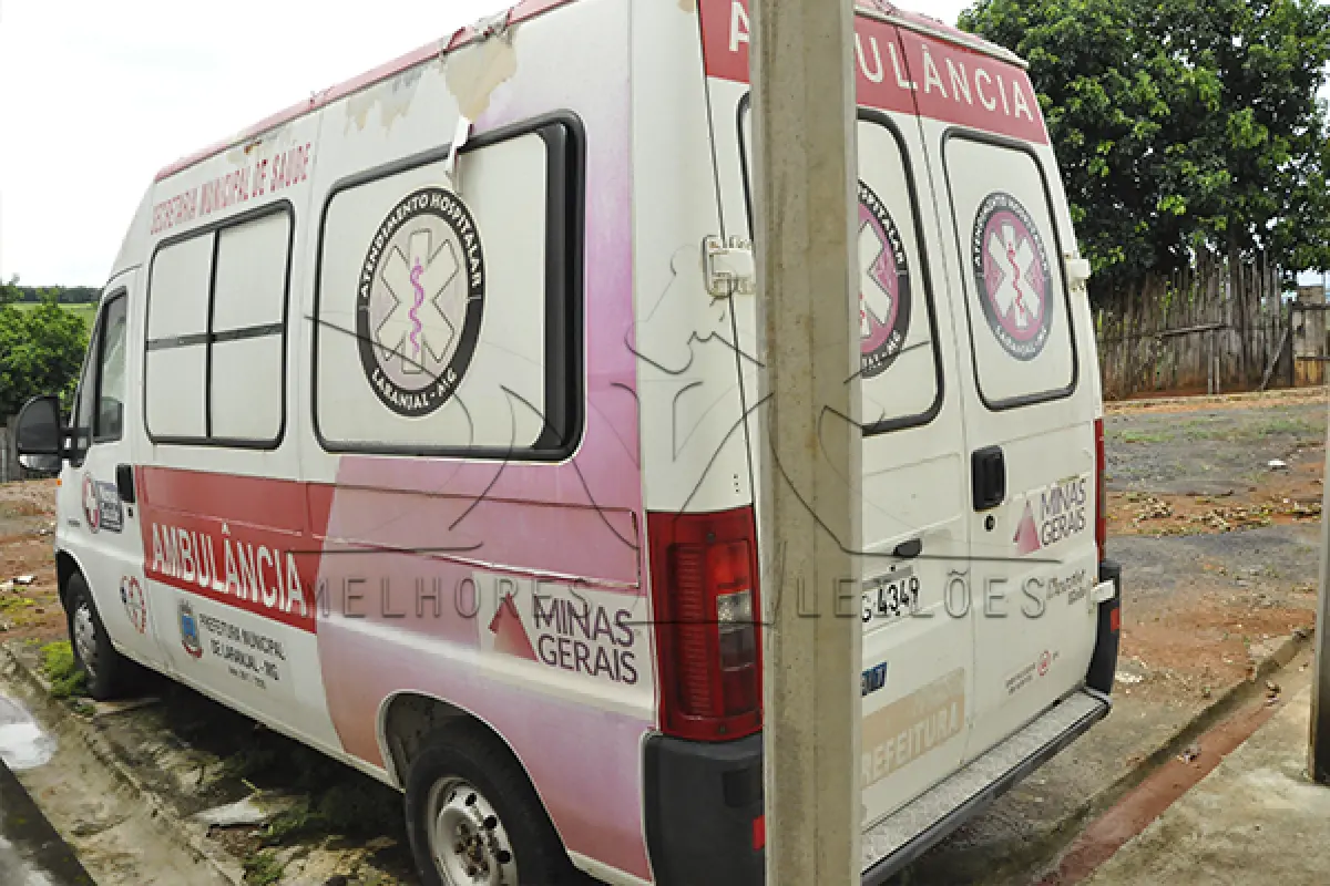 LOTE 006 - FIAT DUCATO M ROTAN AMB - Placa HMG 4349 - Ano 2005 2005