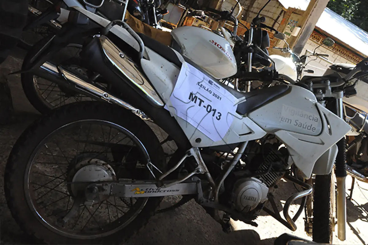 LOTE 013 - Yamaha XTZ 125K - 2004 2004 - Branca  - HBB-3204