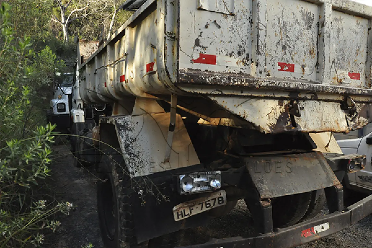 LOTE 002 - IVECO VERTIS 130V18 - PLACA HLF7678 - ANO 2011 2012