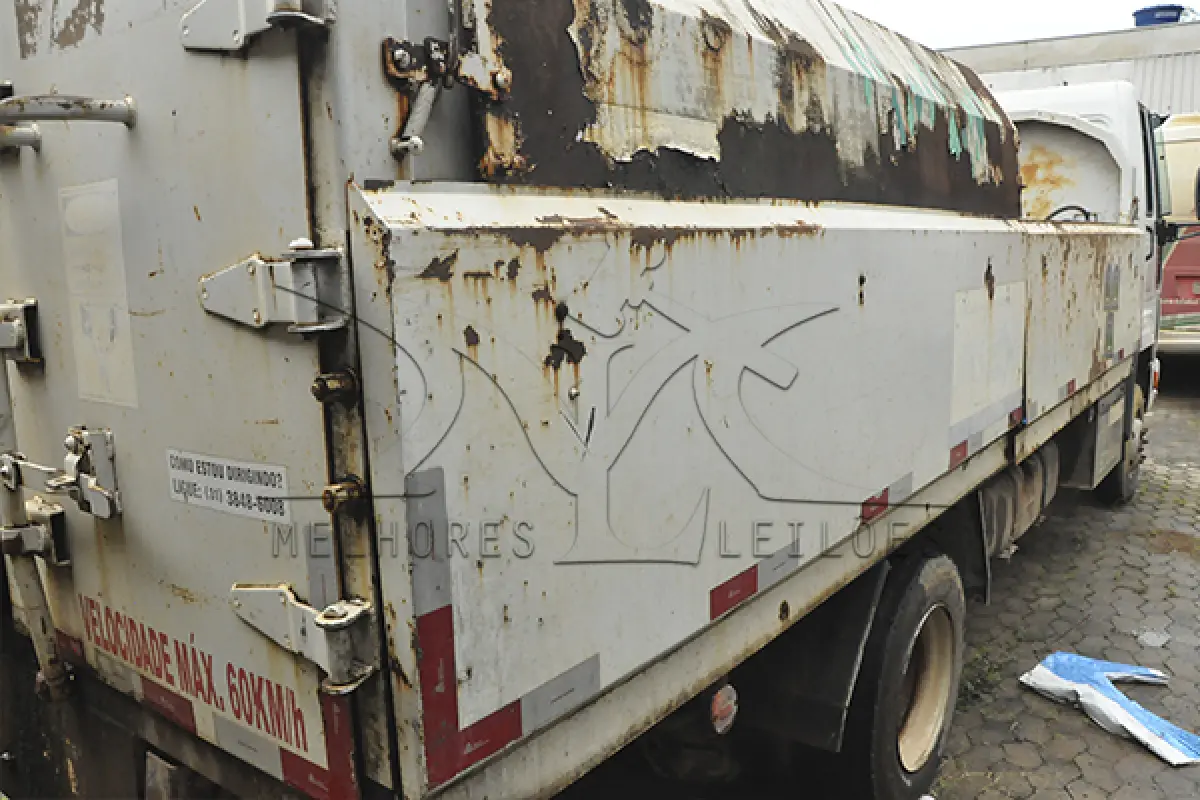 LOTE 001 - FORD CARGO 815 N - PLACA AVA-7710 - ANO 2011 2012 - COR BRANCA