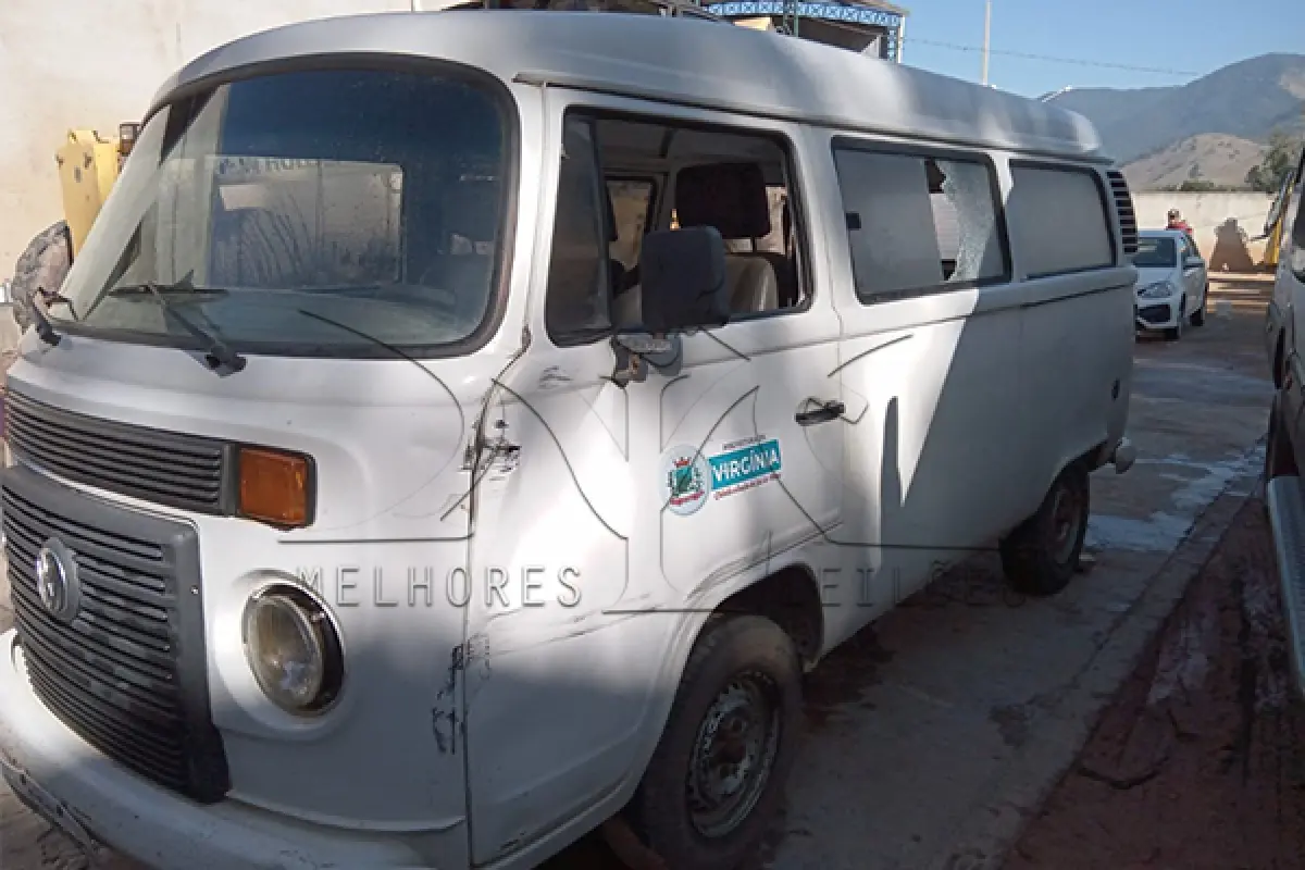 LOTE 003 - VW KOMBI - PLACA OPM7983 - ANO 2012 2013