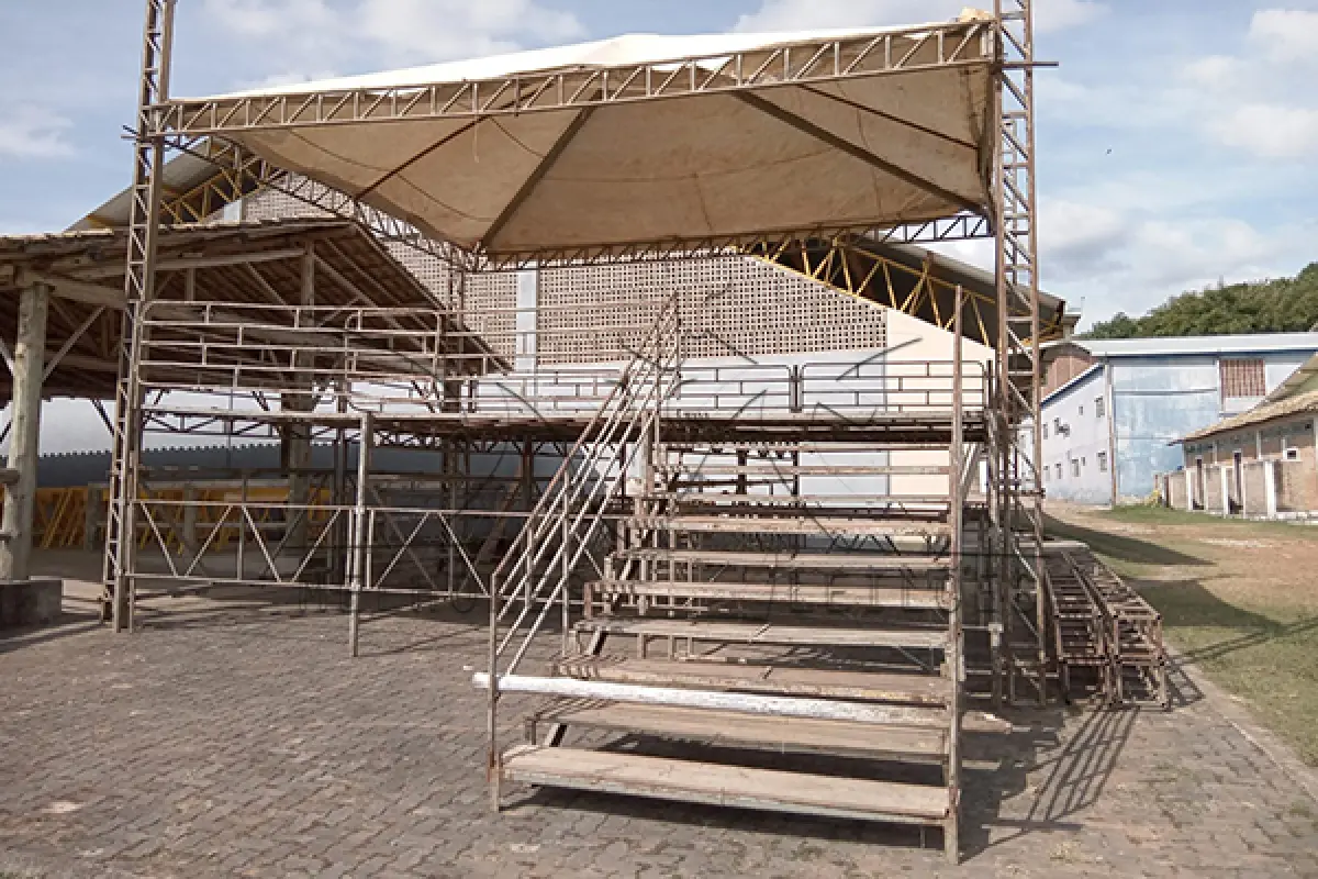 LOTE 006 - PALCO DE SHOW