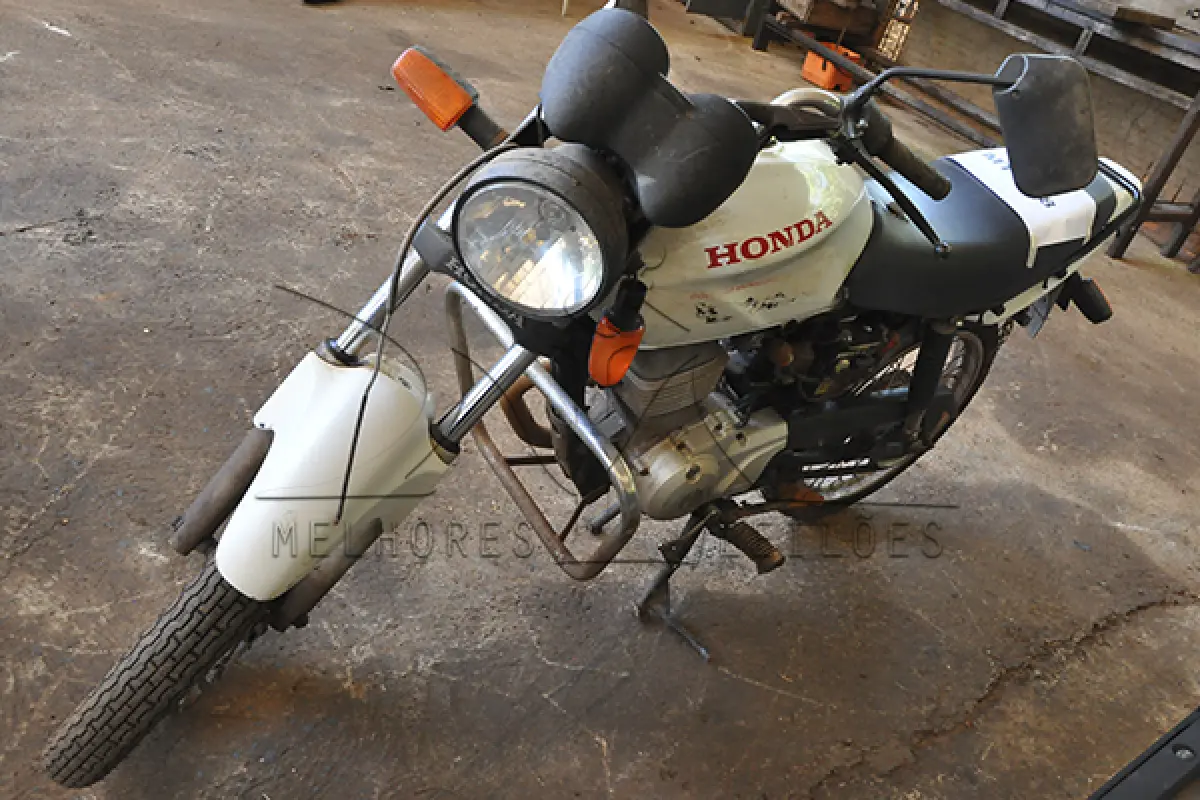 LOTE 029 - Honda CG 150 JOB - 2006 2007	- Branca - HDX-1636