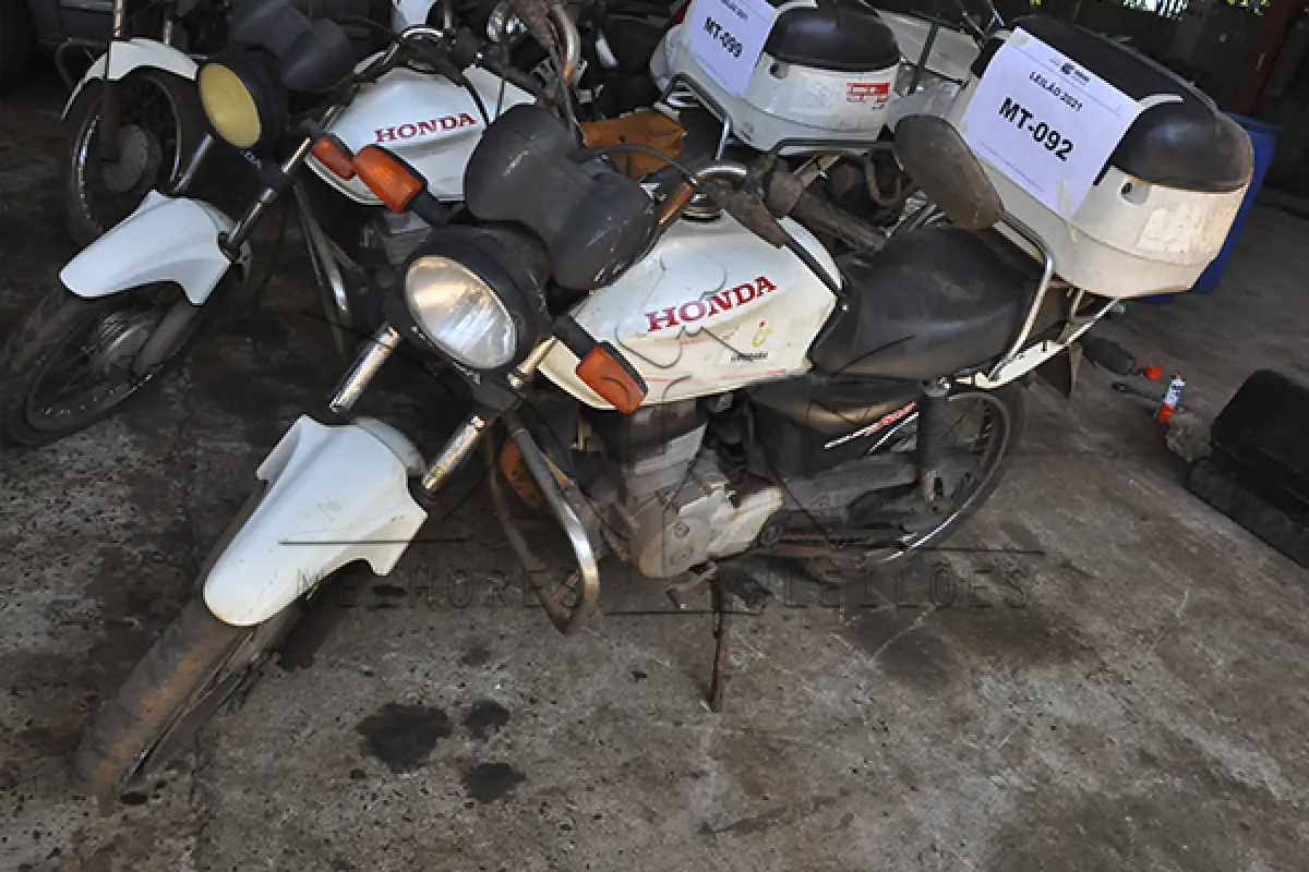 LOTE 028 - Honda CG 150 JOB - 2006 2007	- Branca - HDX-1633