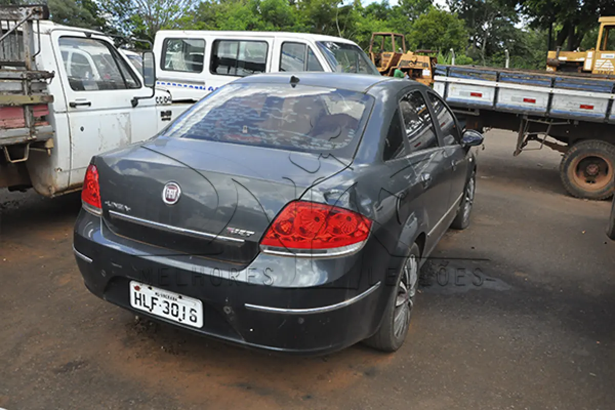 LOTE 030 - Fiat Linea Turbo T-JET	- 2010 2010	 - Cinza - HLF-3016