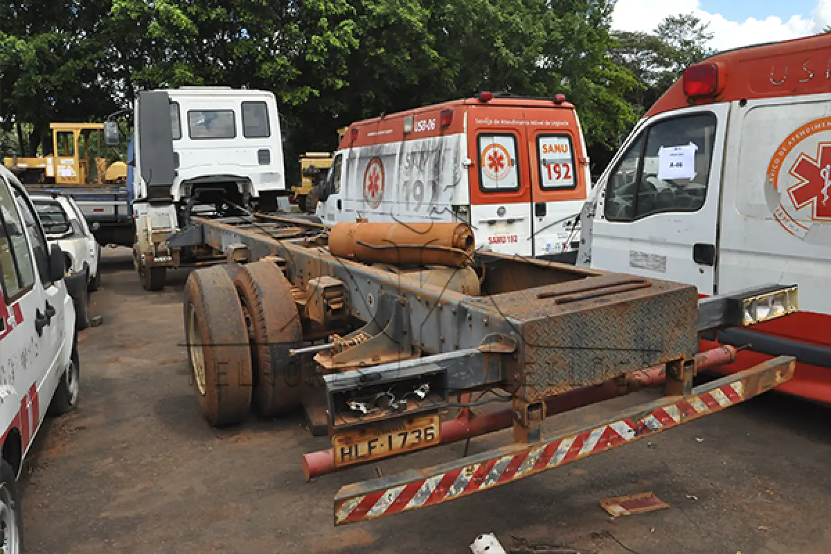 LOTE 035 - Iveco Eurocargo 230E24 - 2009 2009 - Branca - HLF-1736