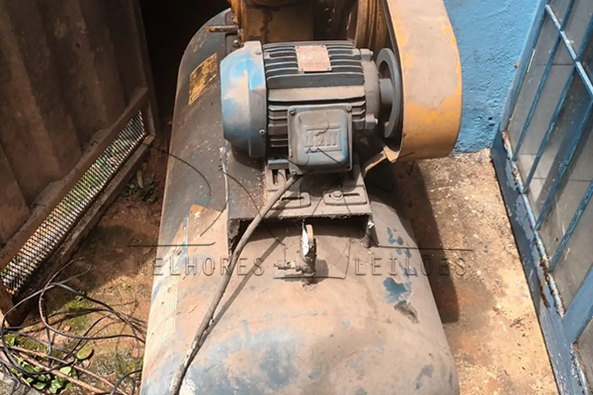 LOTE 015 - COMPRESSOR DE AR - DERICADO SAUDE