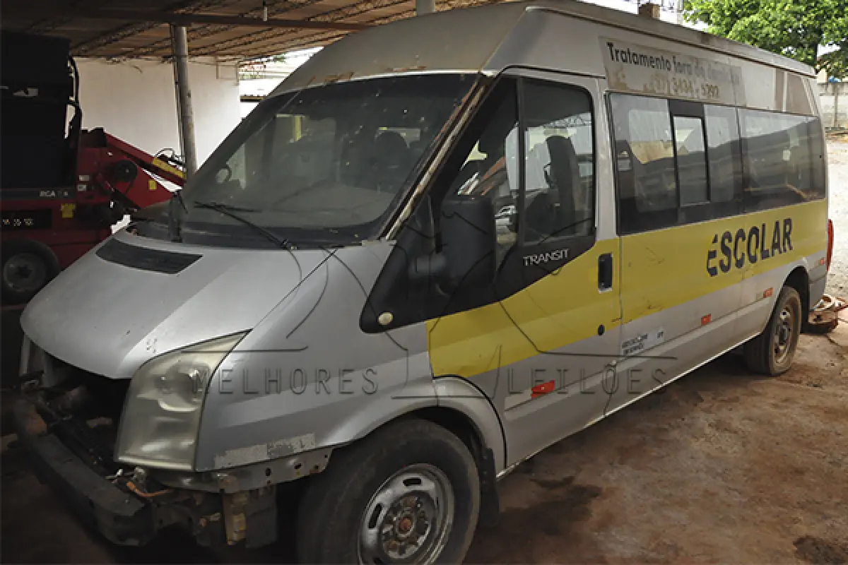 LOTE 006 - I FORD TRANSIT 350 BUS - PLACA HLF-3213 - ANO 2010 2010 - COR PRATA