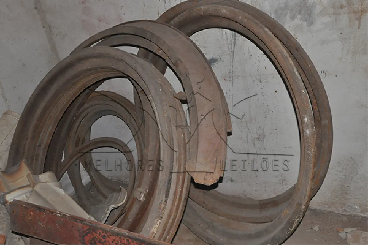 LOTE 014 - SUCATA - FORMA INDUSTRIAL