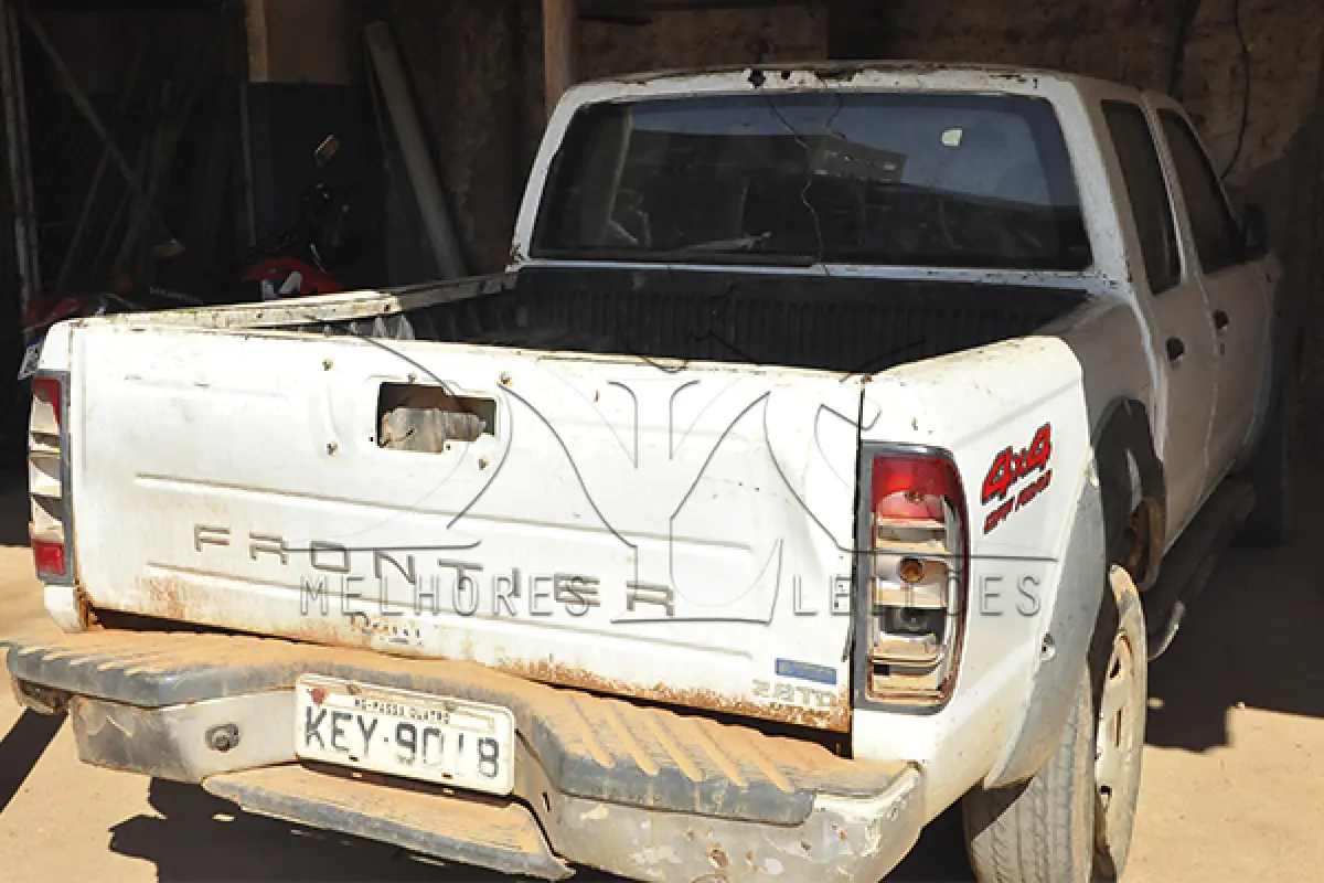 LOTE 008 - NISSAN FRONTIER 4X4 XE - PLACA KEY 9018 - ANO 2002 2003