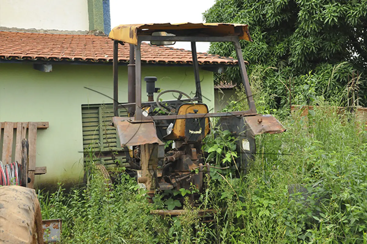 LOTE 007 - TRATOR AGRICOLA VALTRA VALMET 4X2 MODELO 685 - ANO 1999  - COR AMARELA