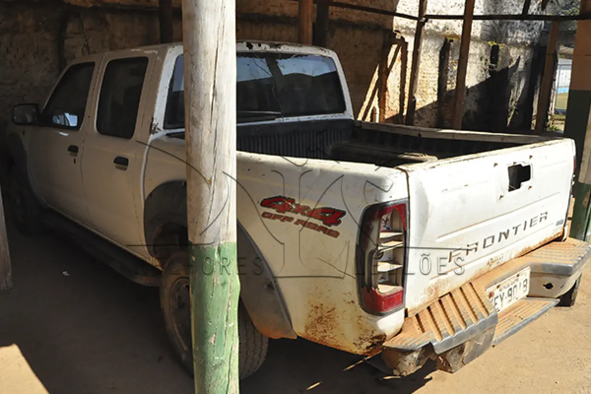 LOTE 008 - NISSAN FRONTIER 4X4 XE - PLACA KEY 9018 - ANO 2002 2003