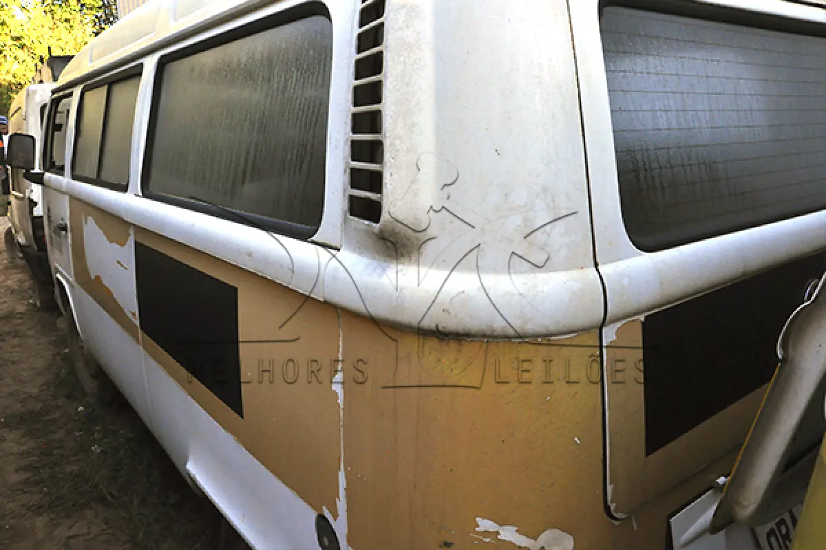 LOTE 011 - VW KOMBI - PLACA ORA9238 - ANO 2013 2014