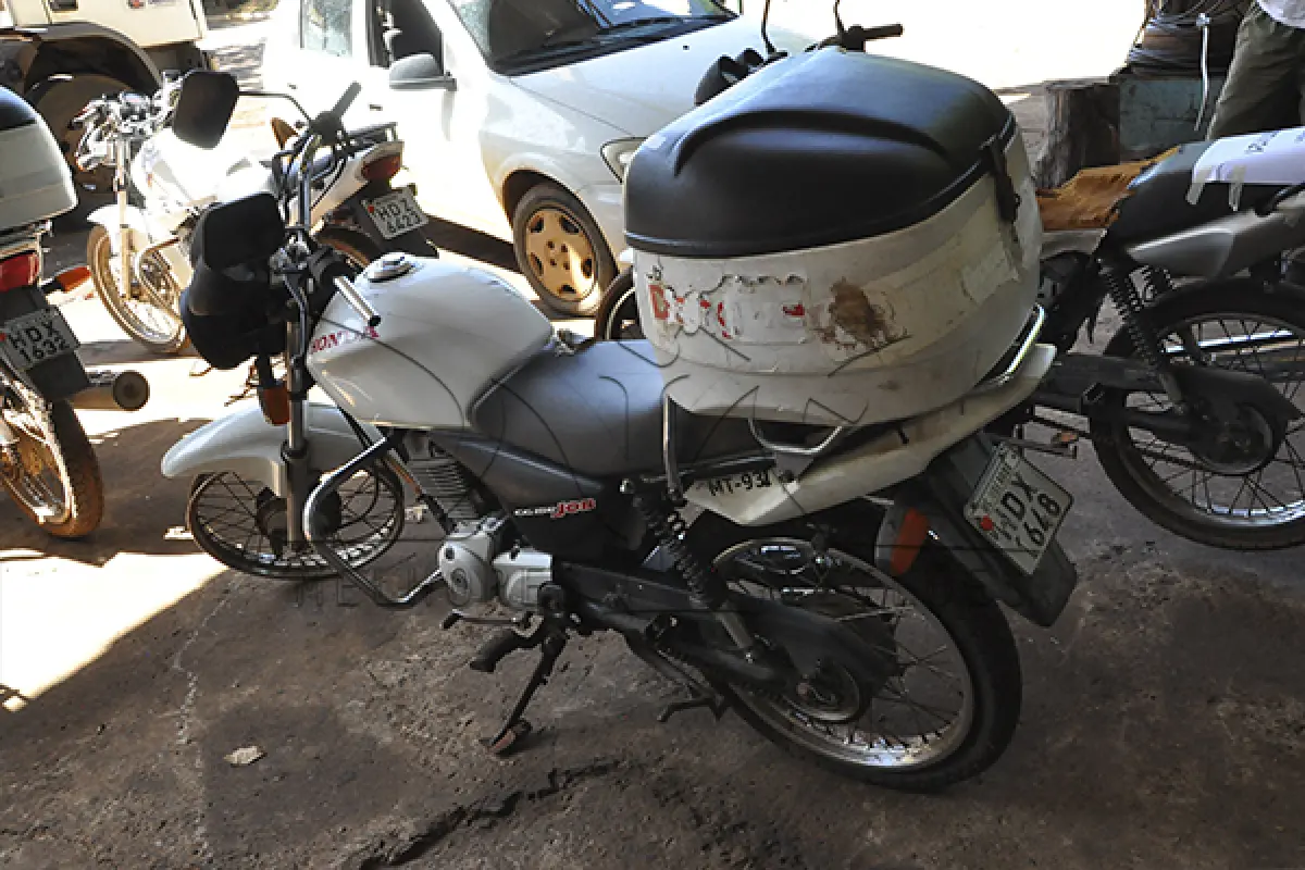 LOTE 017 - Honda CG 150 JOB - 2006 2007	- Branca - HDX-1648