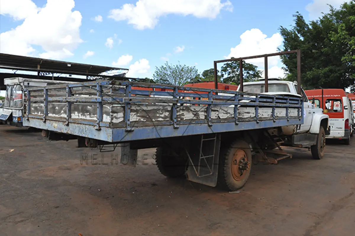 LOTE 032 - GM Chevrolet D 12.000 - 1990 1991 - Branca - GMM-8947