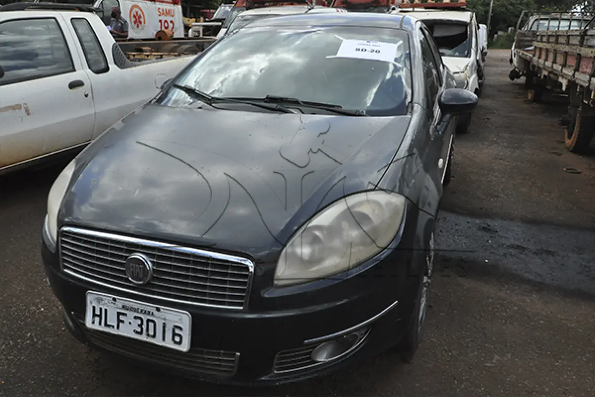 LOTE 030 - Fiat Linea Turbo T-JET	- 2010 2010	 - Cinza - HLF-3016