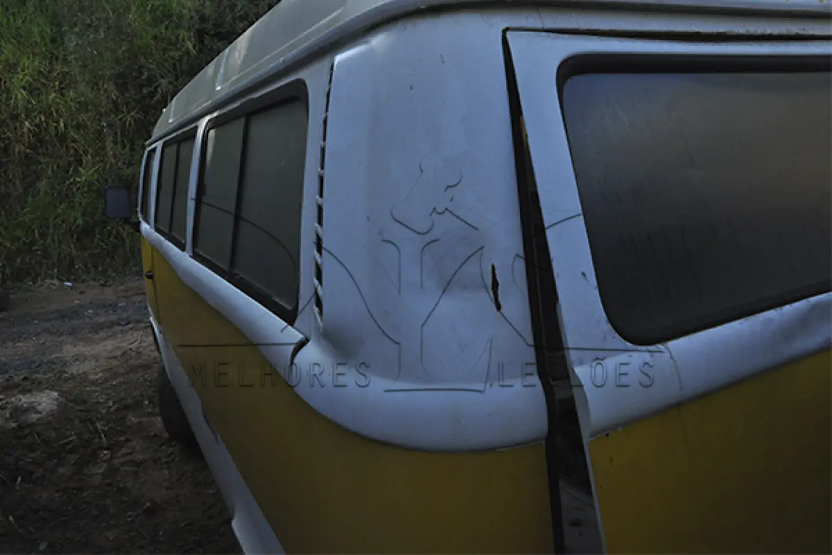 LOTE 012 - VW KOMBI ESCOLAR - PLACA HLF1774 - ANO 2009 2010