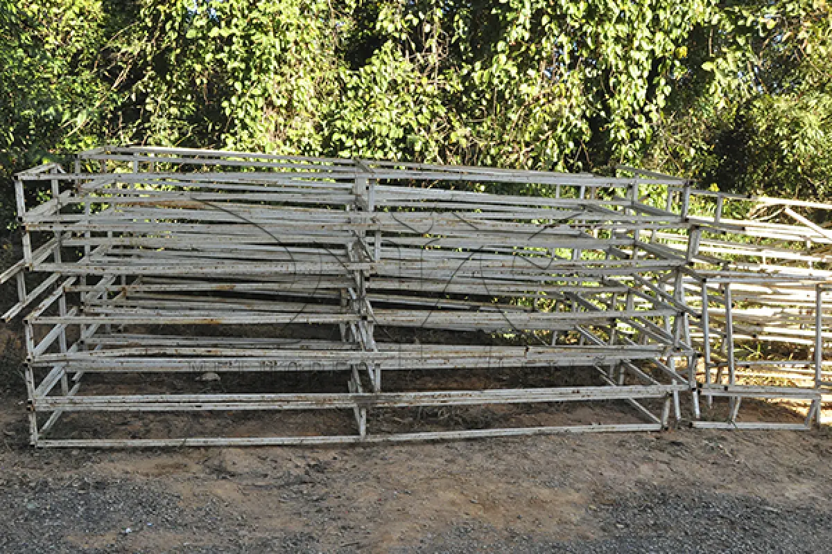 LOTE 027 - SUCATA - MONTANTE - DERIVADO ESTRUTURA - FERRO