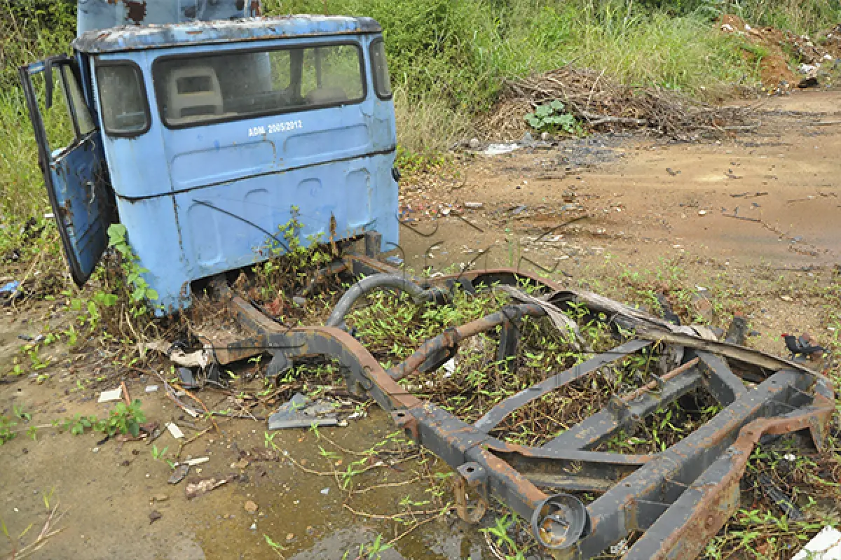 LOTE 013 - SUCATA - TOYOTA BANDEIRANTES - PLACA GXA-0117 - ANO 1979 1979