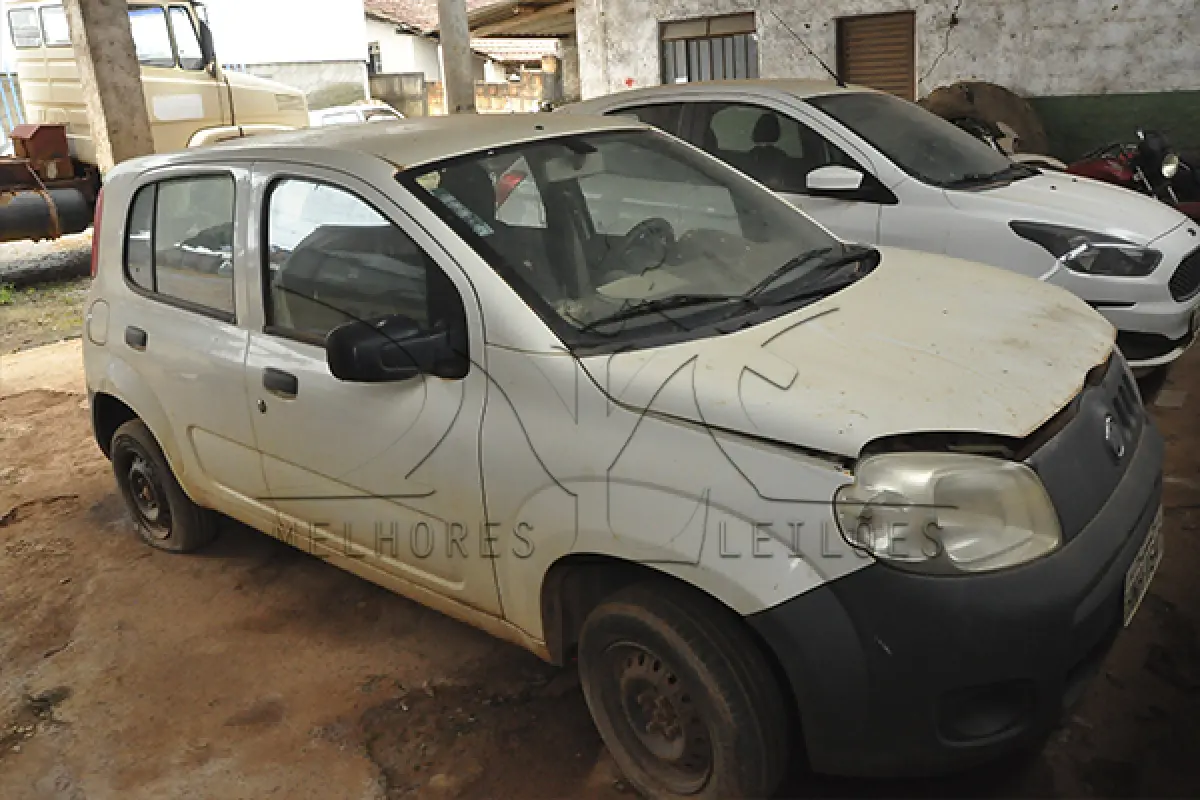 LOTE 010 - FIAT UNO VIVAVE 1.0 - PLACA HNH-1647 - ANO 2011 2012 - COR BRANCA