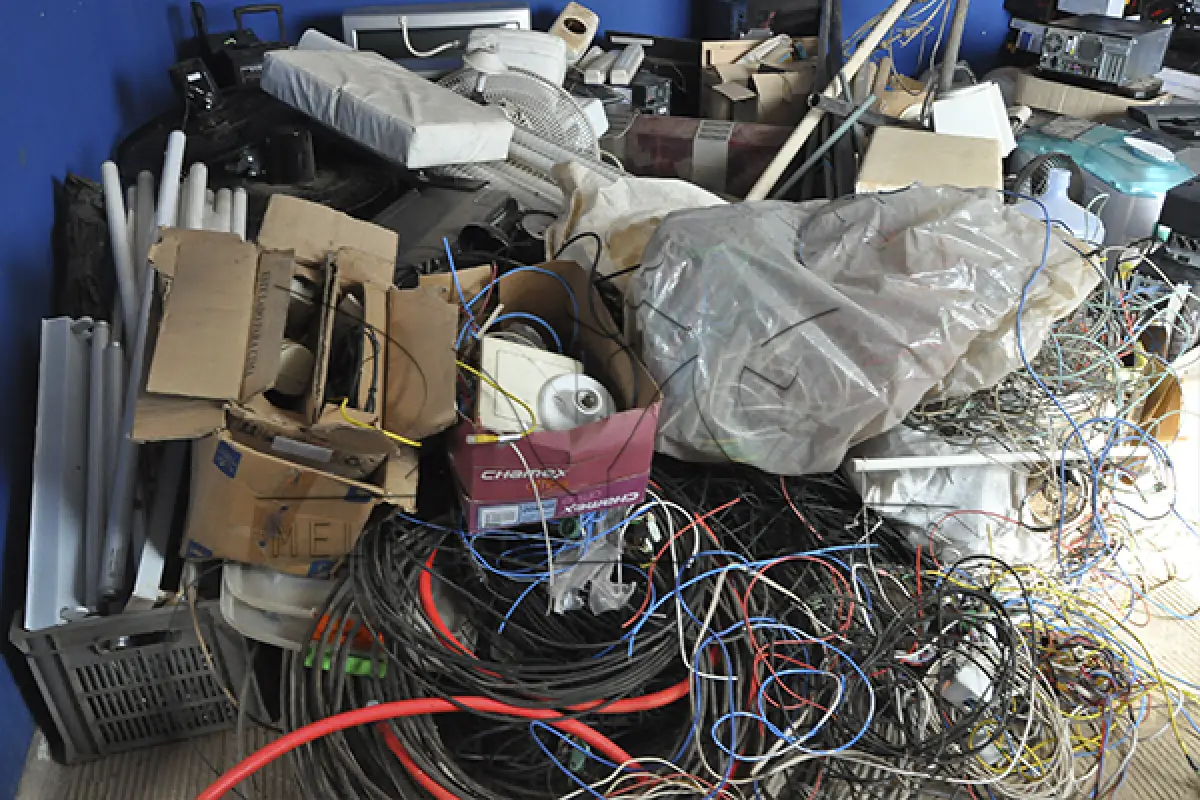 LOTE 009 - SUCATA DE ELETRICA E INFORMATICA