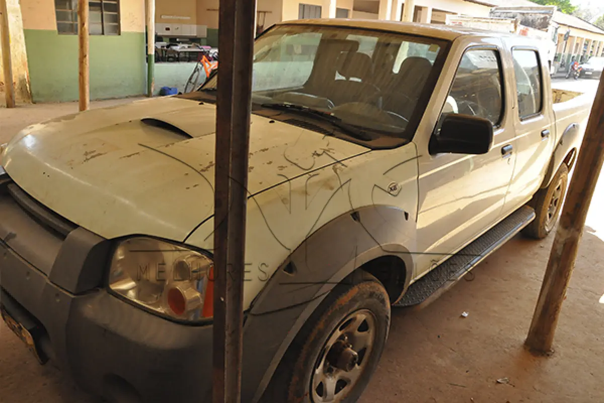 LOTE 008 - NISSAN FRONTIER 4X4 XE - PLACA KEY 9018 - ANO 2002 2003