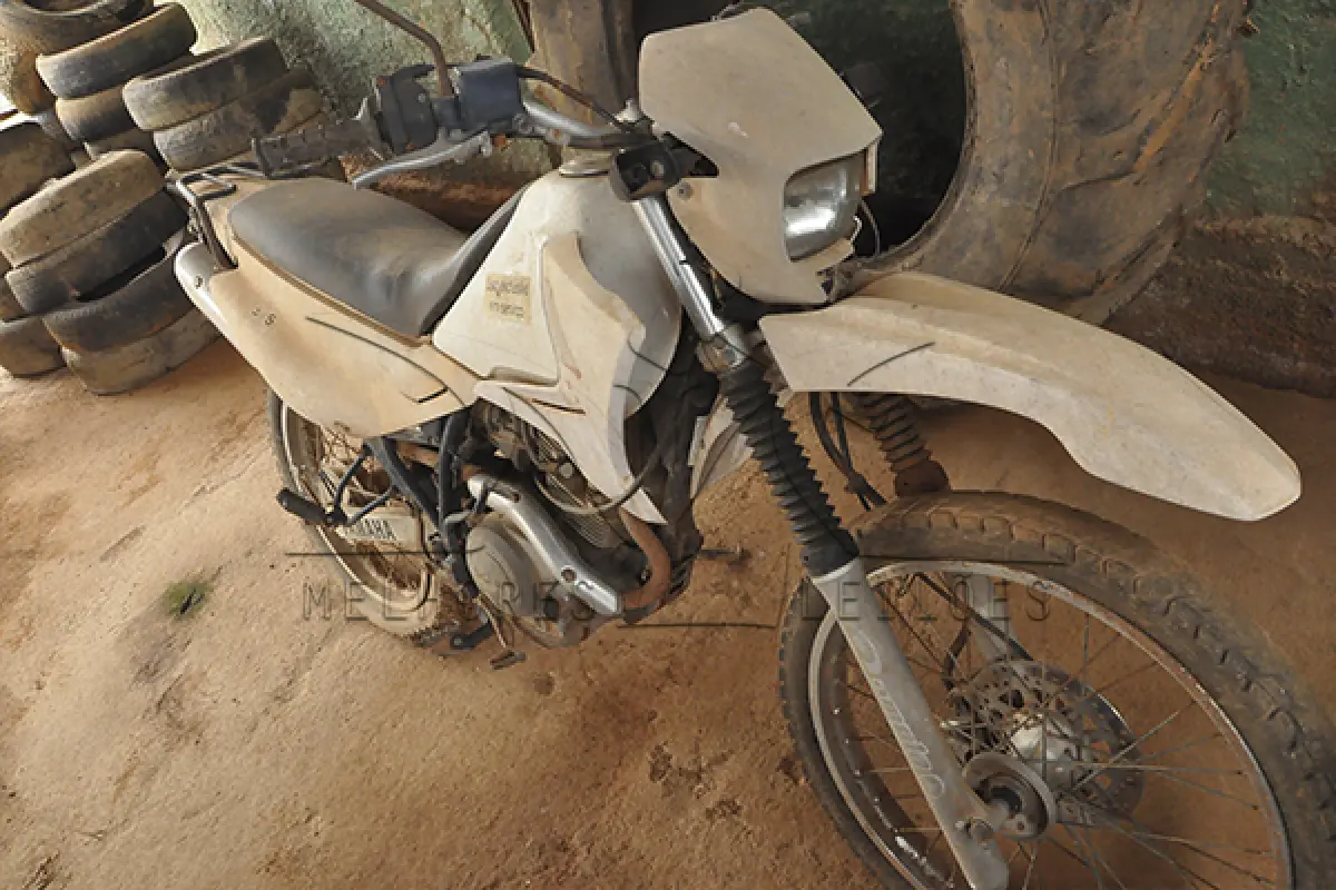 LOTE 012 - YAMAHA XTZ 125K - PLACA HMG-9542 - ANO 2007 2008 - COR BRANCA