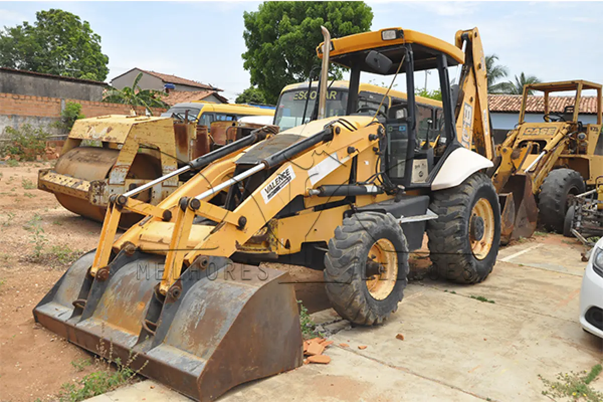 LOTE 006 - MAQUINA RETROESCAVADEIRA - VALENCE JCB – ANO 2011