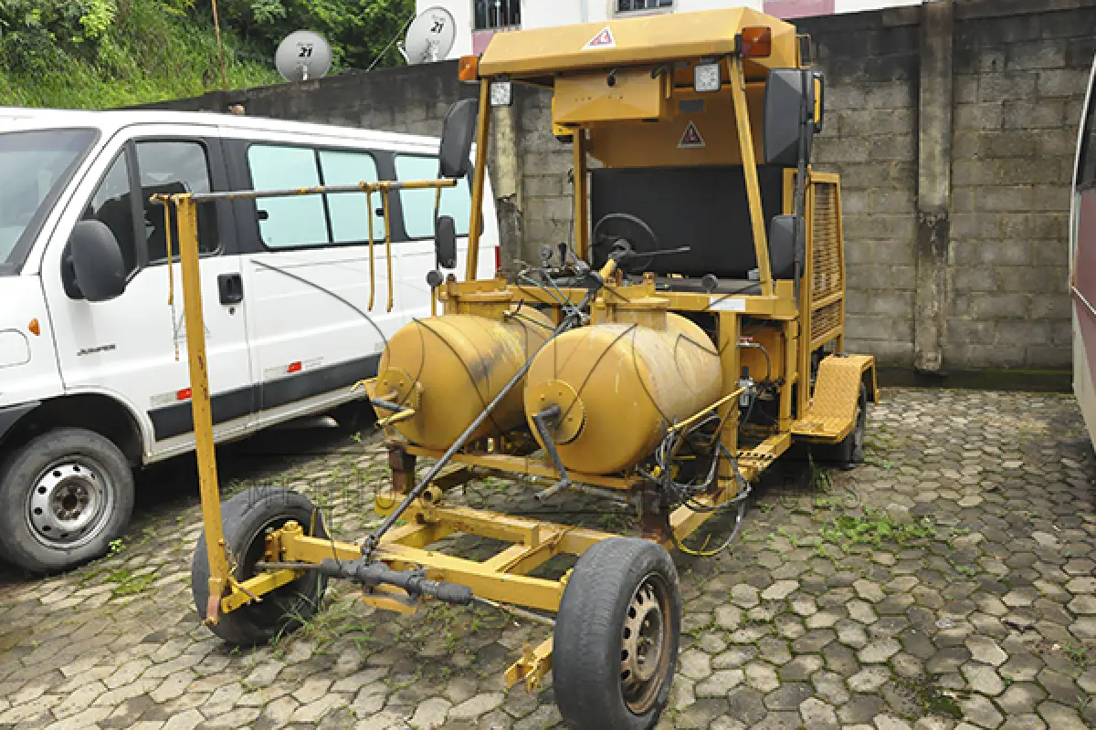 LOTE 007 - MAQUINA DE PINTURA DE FAIXAS EM VIAS