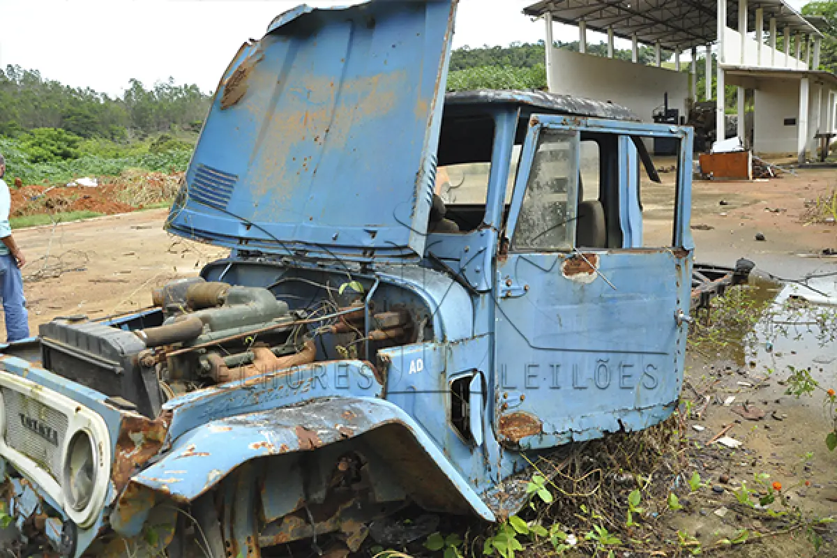 LOTE 013 - SUCATA - TOYOTA BANDEIRANTES - PLACA GXA-0117 - ANO 1979 1979