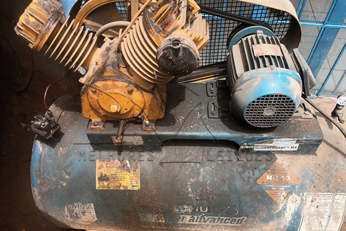 LOTE 015 - COMPRESSOR DE AR - DERICADO SAUDE