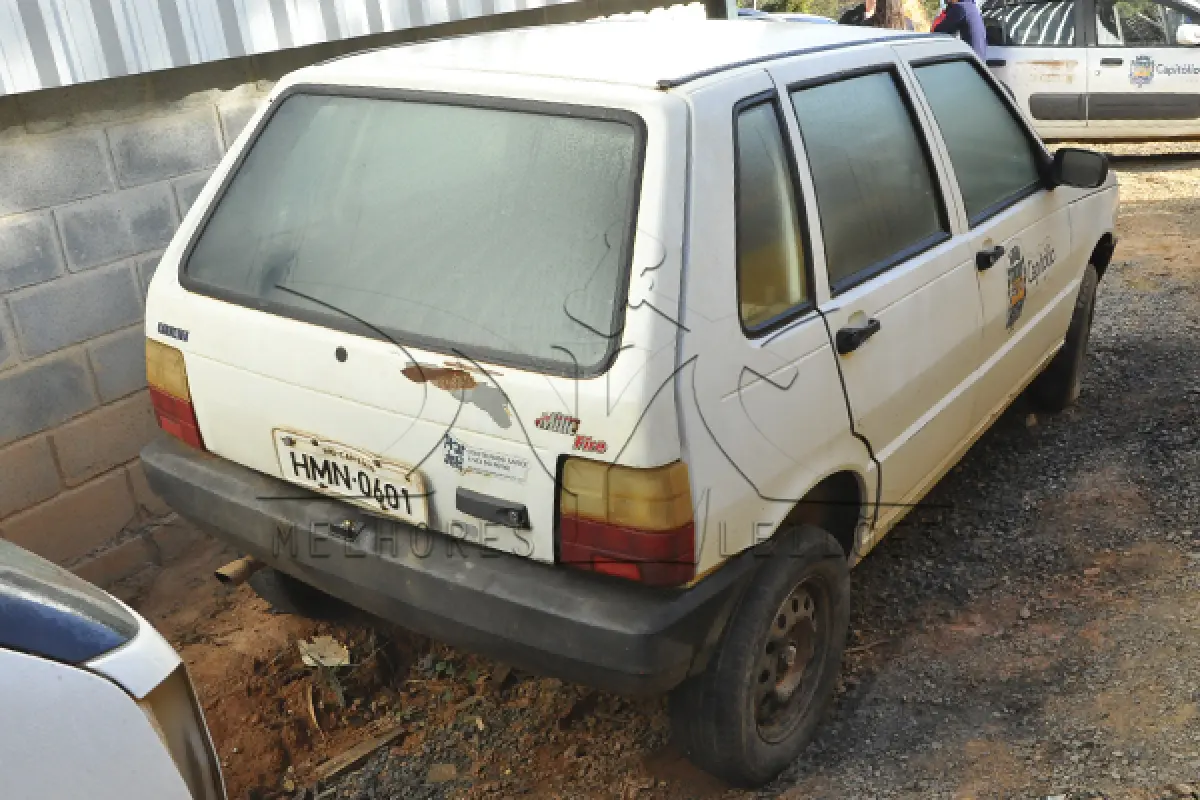 LOTE 018 - FIAT UNO MILLE FIRE - PLACA HMN0601 - ANO 2003 2004