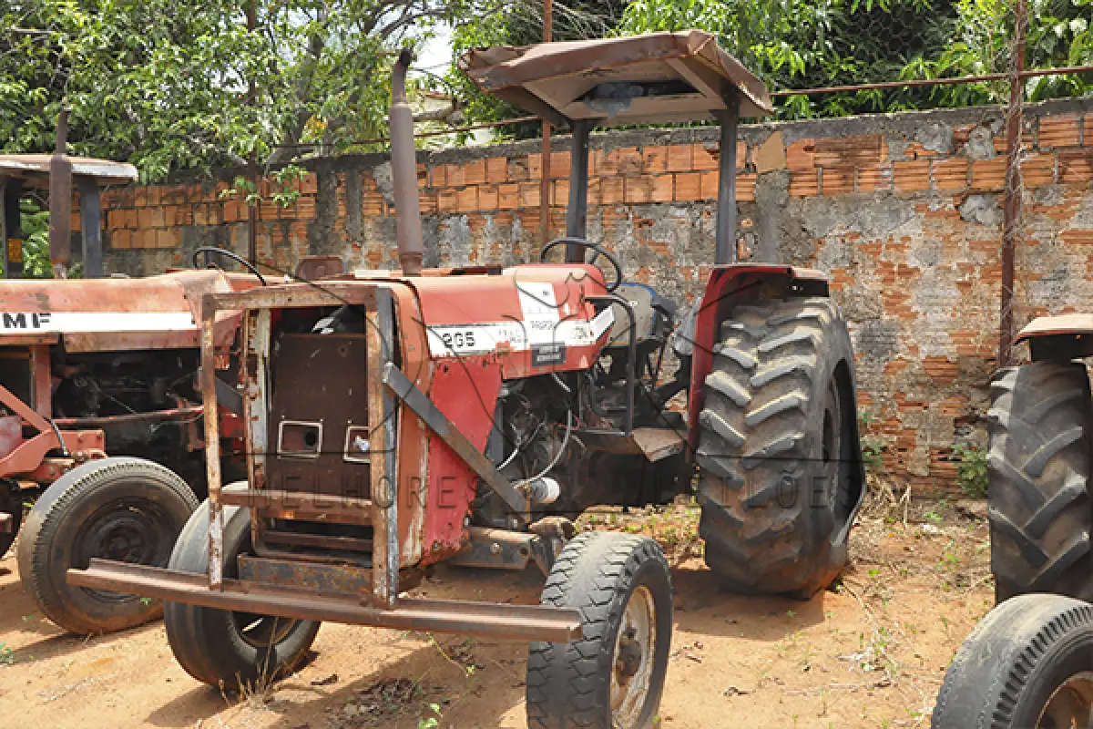 LOTE 002 - TRATOR MASSEY FERGUNSON ON 265 – ANO S.ID
