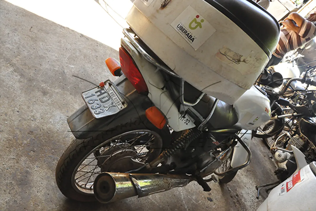 LOTE 028 - Honda CG 150 JOB - 2006 2007	- Branca - HDX-1633