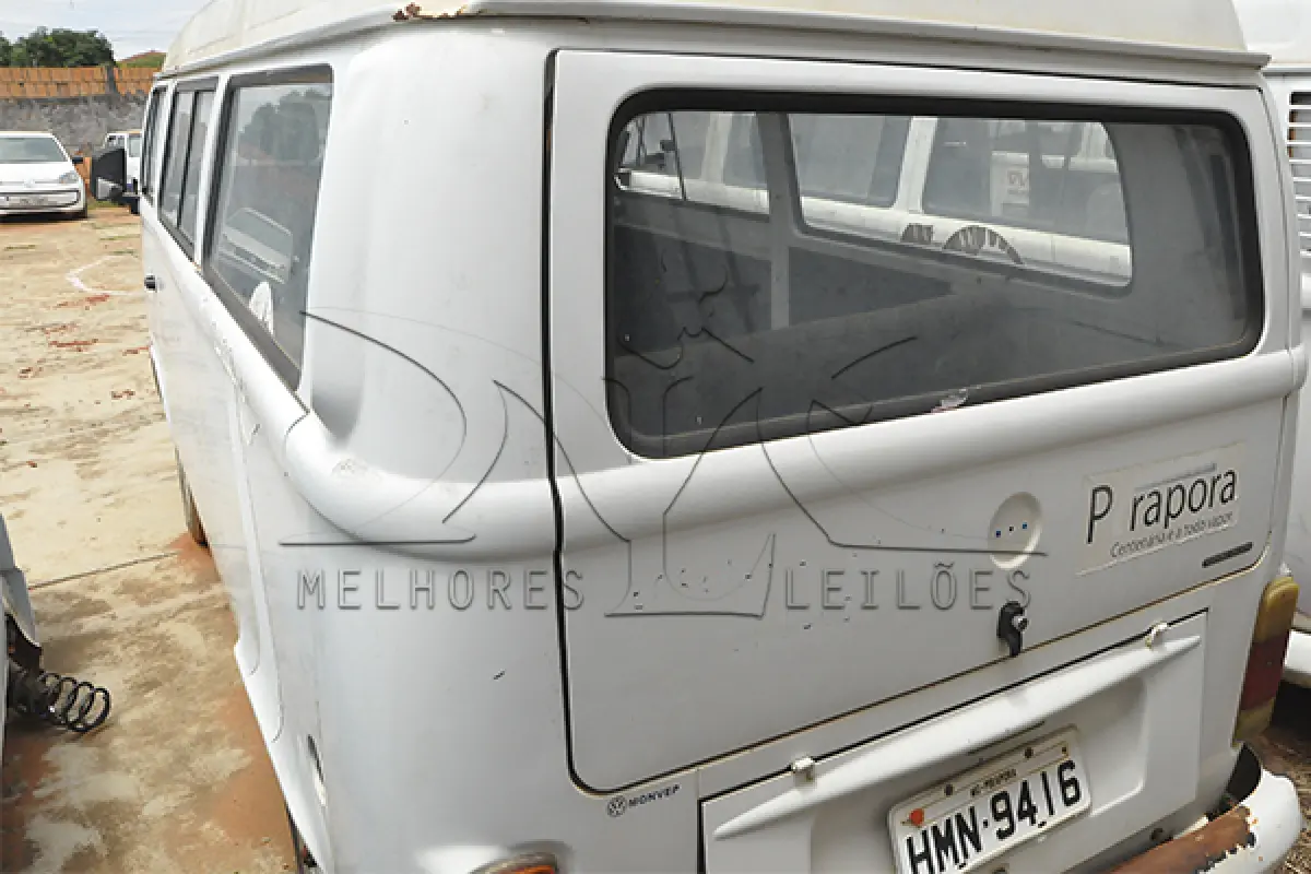 LOTE 018 - VW KOMBI - PLACA HMN-9416 - ANO 2008 2009