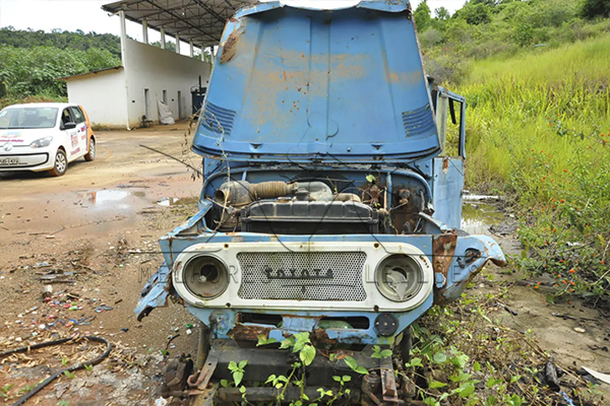 LOTE 013 - SUCATA - TOYOTA BANDEIRANTES - PLACA GXA-0117 - ANO 1979 1979