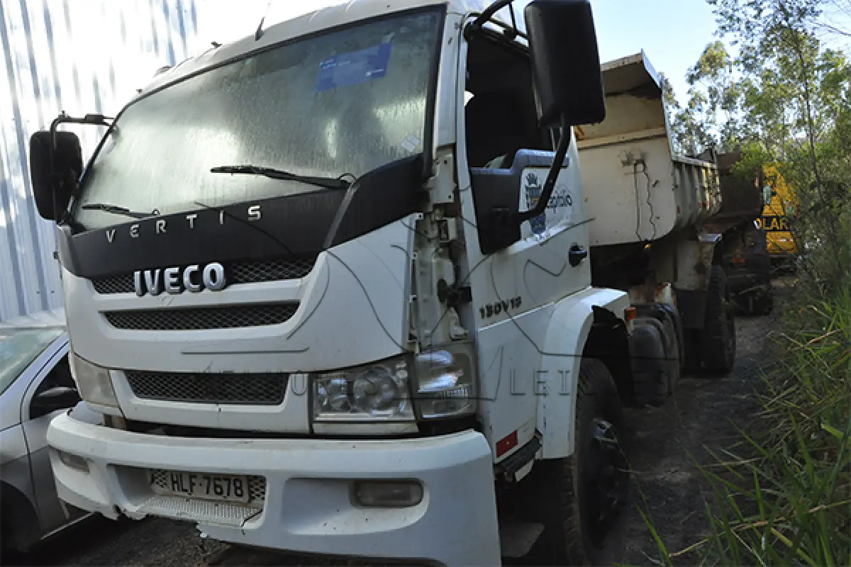 LOTE 002 - IVECO VERTIS 130V18 - PLACA HLF7678 - ANO 2011 2012