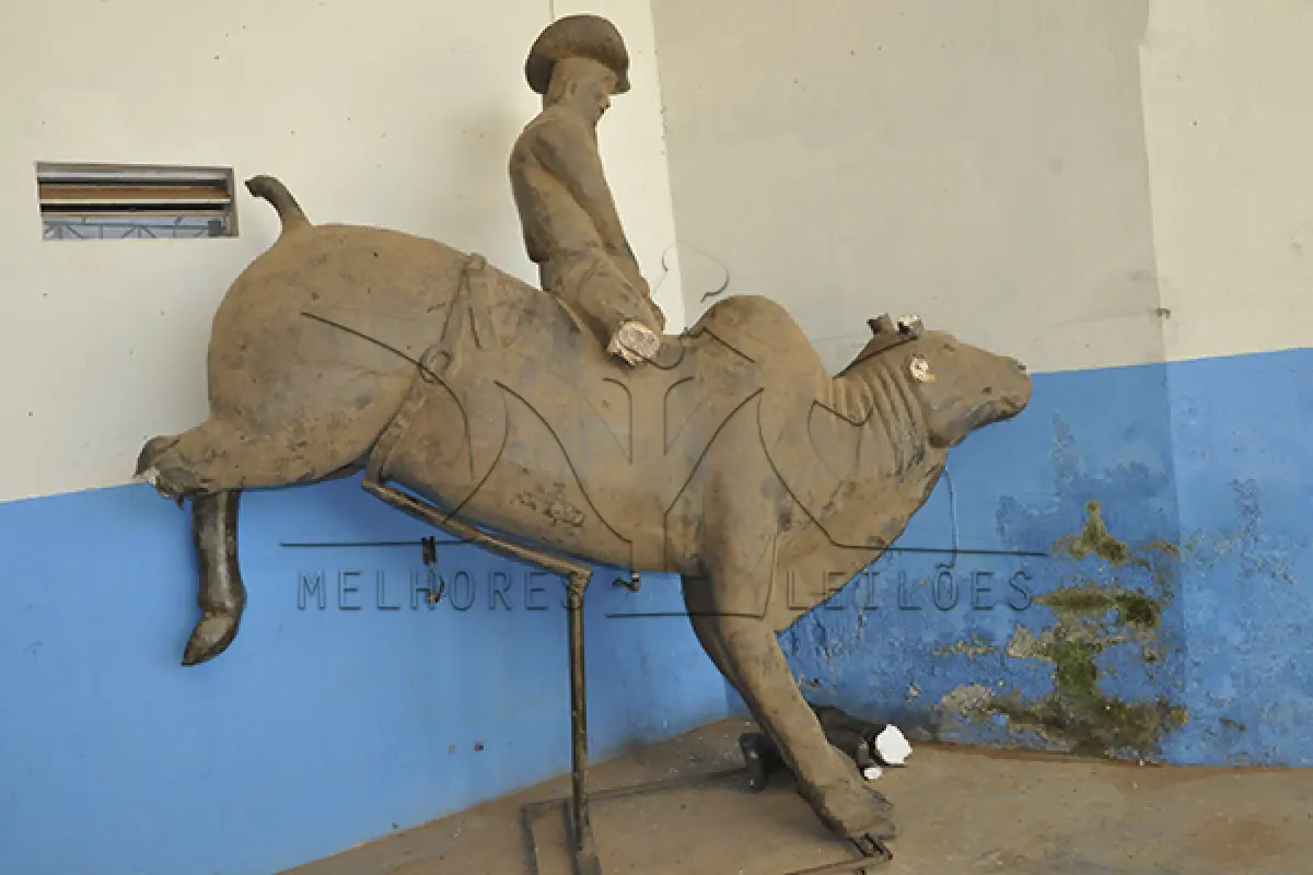 LOTE 011 - SUCATA - ESTATUA