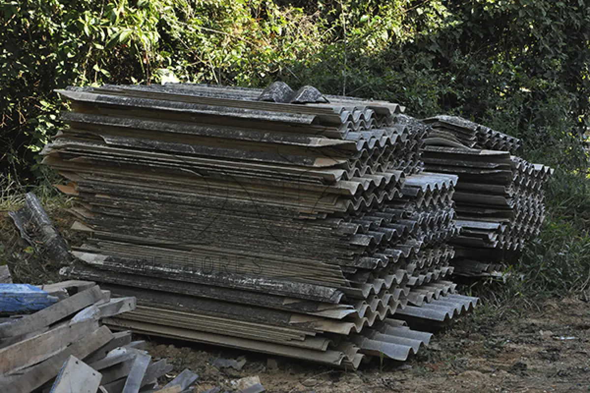 LOTE 028 - SUCATA - MONTANTE - DERIVADO TELHADO - TELHA - MADEIRA