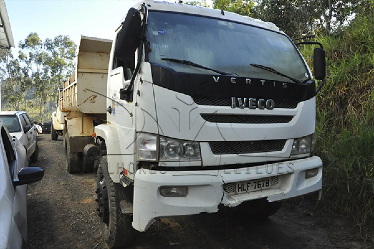 LOTE 002 - IVECO VERTIS 130V18 - PLACA HLF7678 - ANO 2011 2012