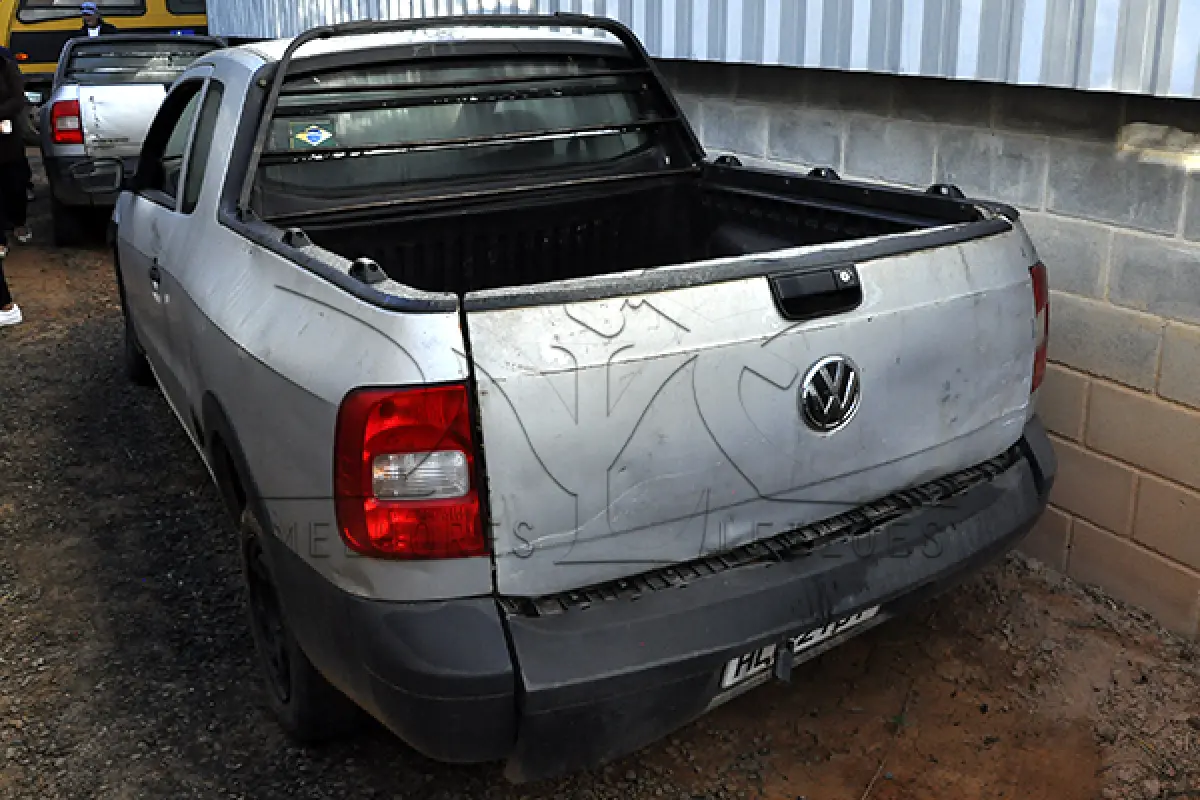 LOTE 015 - VW SAVEIRO 1.6 CE - PLACA HLF2101 - ANO 2009 2010