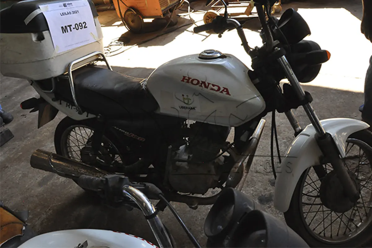 LOTE 028 - Honda CG 150 JOB - 2006 2007	- Branca - HDX-1633