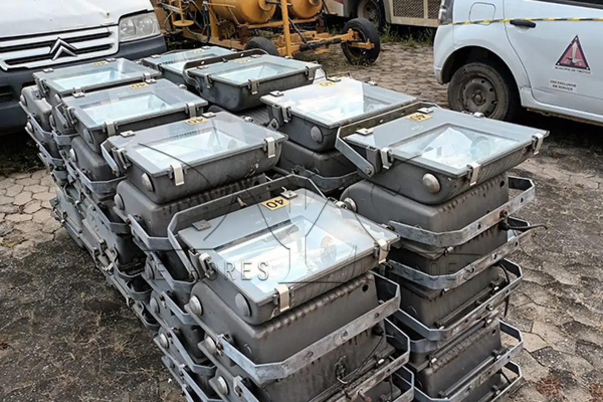 LOTE 018 - LUMINÁRIAS -  DIVERSOS MODELOS  - MONTANTE