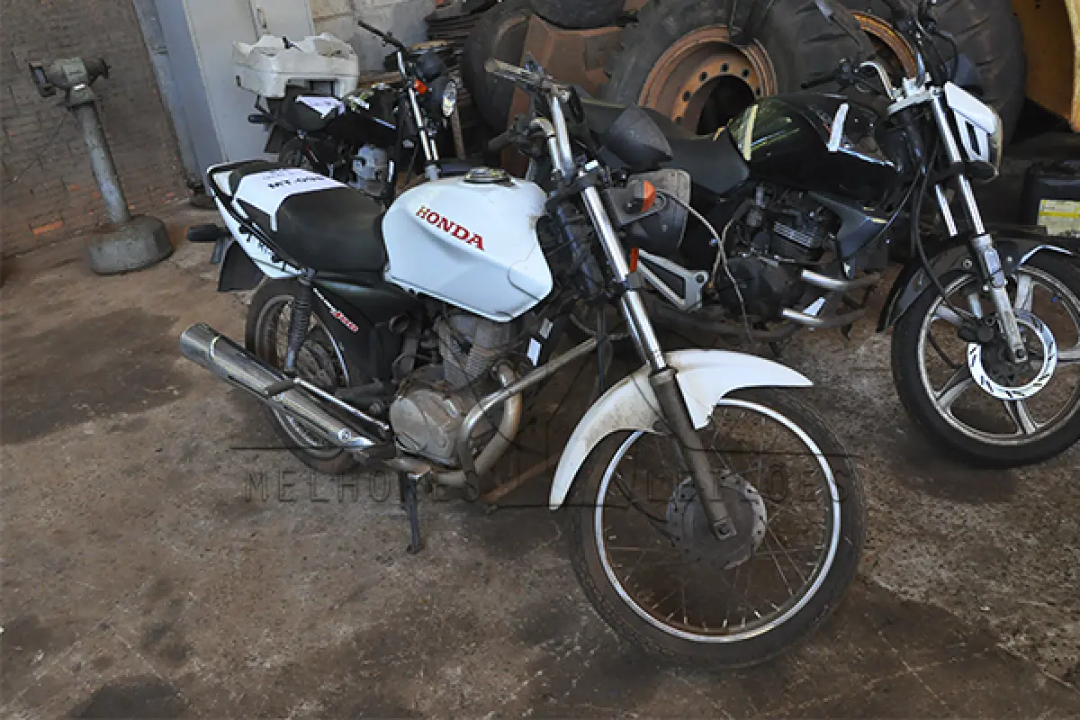 LOTE 029 - Honda CG 150 JOB - 2006 2007	- Branca - HDX-1636