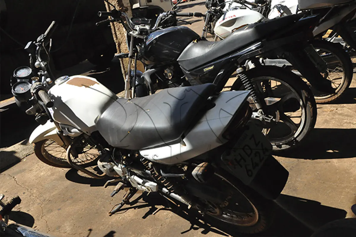 LOTE 023 - Yamaha YBR 125 ED - 2006 2006 - Branca - HDZ-6424