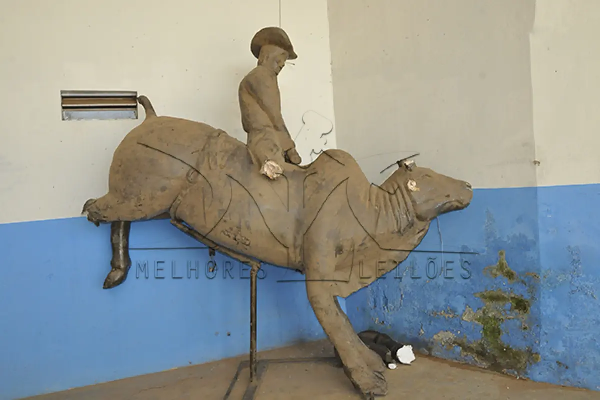 LOTE 011 - SUCATA - ESTATUA