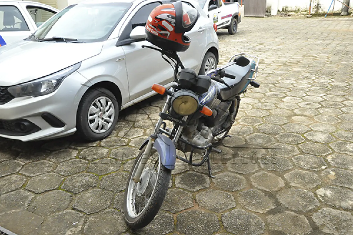 LOTE 004 - HONDA CG 125 TITSN KSE - Placa GZR 1129 - Ano 2003 2003