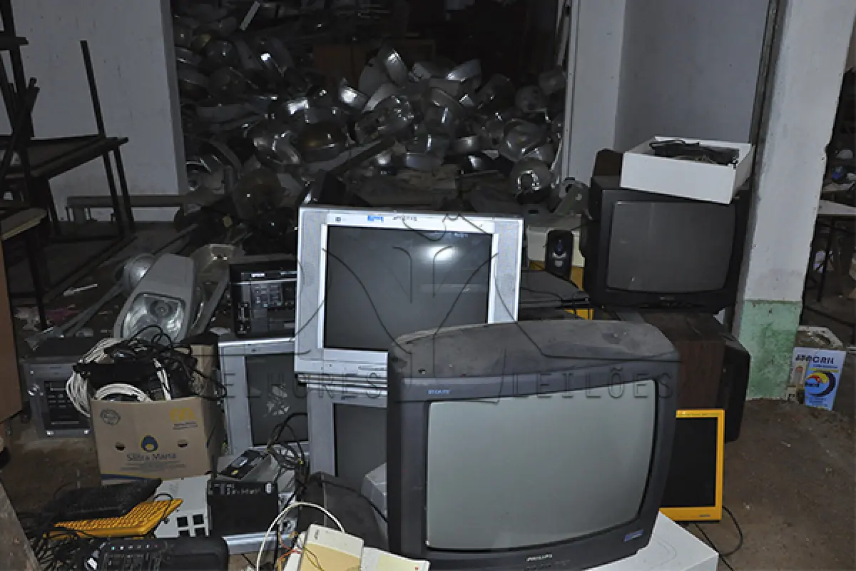 LOTE 012 - SUCATA - ELETRICA - ELETRONICA - INFORMATICA - MONTANTE