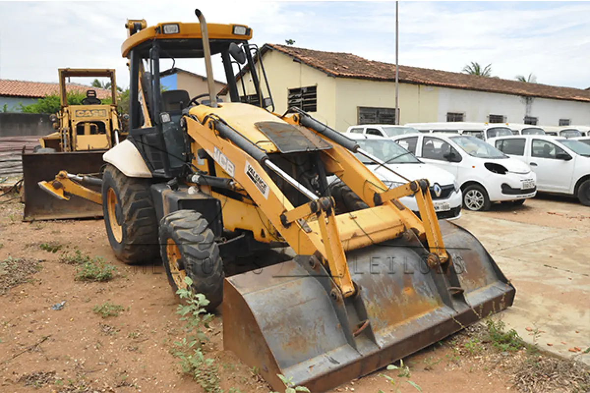 LOTE 006 - MAQUINA RETROESCAVADEIRA - VALENCE JCB – ANO 2011