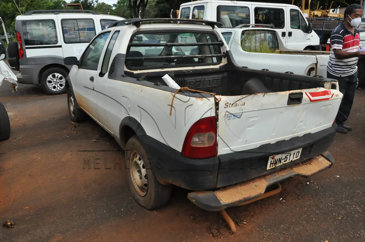 LOTE 038 - FIAT PICK-UP Strada Fire  - 2006 2007 - Branca - HMN-5110
